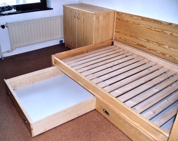 postel jednolůžko s šuplaty